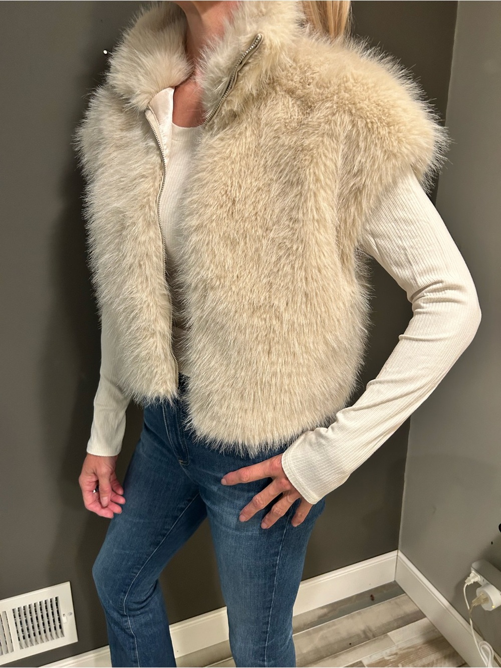 Sanctuary Cream Faux Fur Cropped Vest